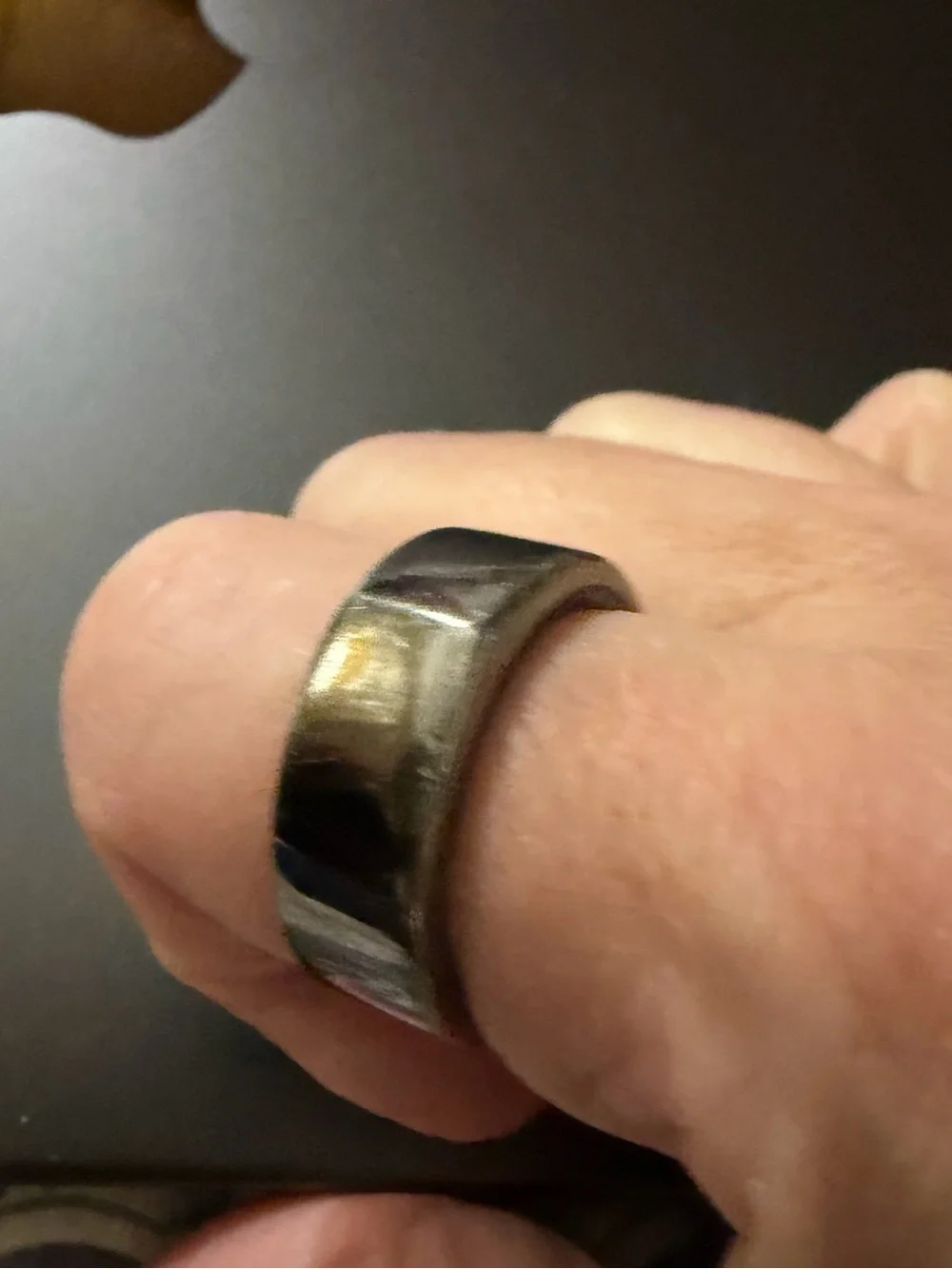 Oura Black Round Magnetic Ring Charger with White LED